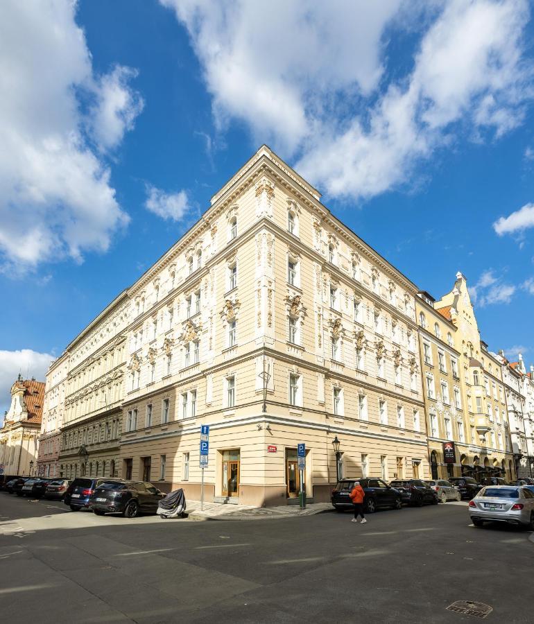 Big Bright Two-bedroom In Old Town * Praha
