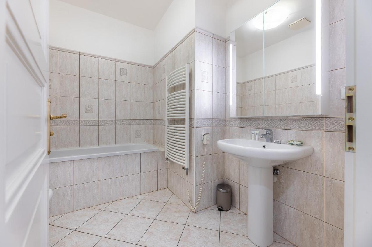 Apartmán Big Bright Two-bedroom In Old Town Praha